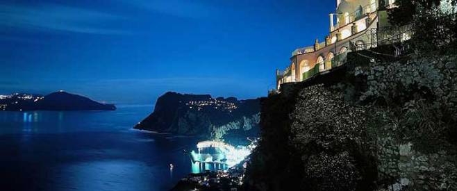Capri mini cruise by night