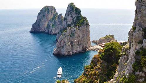 l’isola di Capri in barca